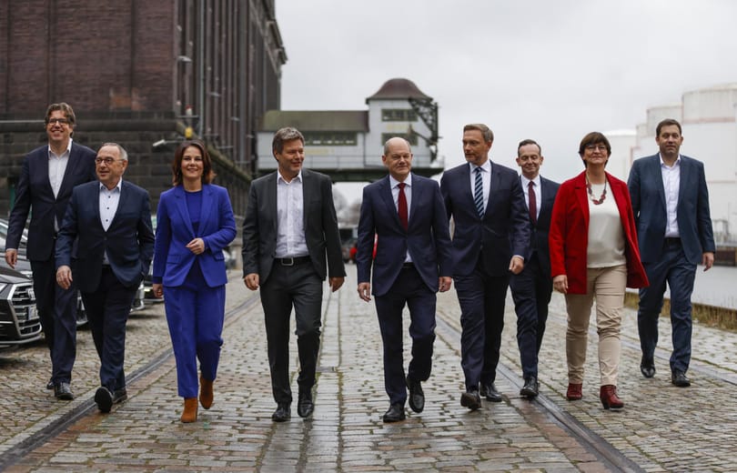 Lakbérfékkel, minimálbéremeléssel és zöld tervekkel vágna a kormányzásnak az új német vezetés