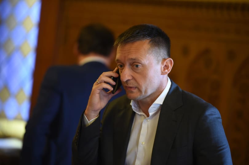 Rogán Antal kétszer annyi pénzt „kommunikált” el, mint amennyit törvényileg kapott