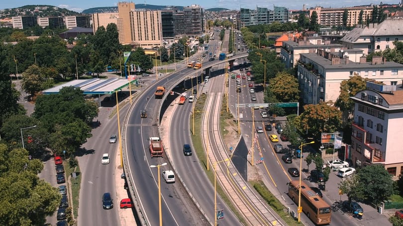 Káosz készül szerda reggel Budán: lezárják, kiürítik a BAH-csomópont környékét