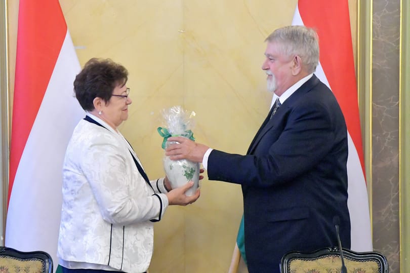 Müller Cecília ajándékot kapott Káslertől