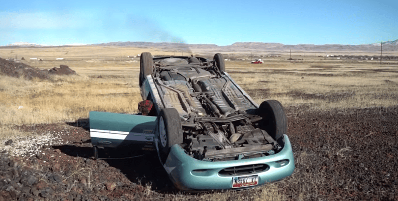 Mennyi ideig bírja egy autó motorja fejjel lefelé? - videó