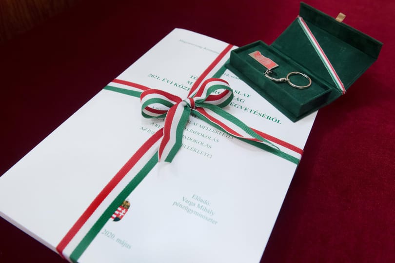 És akkor olyan gránitszilárd lett a költségvetés, hogy egy év alatt csak 85-ször írták át