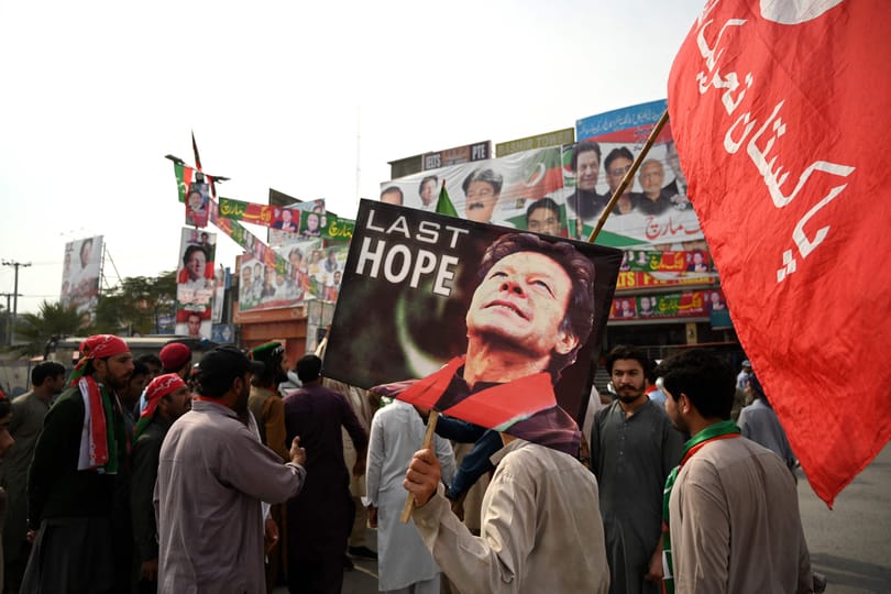 Tíz év börtönre ítélték államtitok kiszivárogtatásáért Imran Kahn volt pakisztáni miniszterelnököt