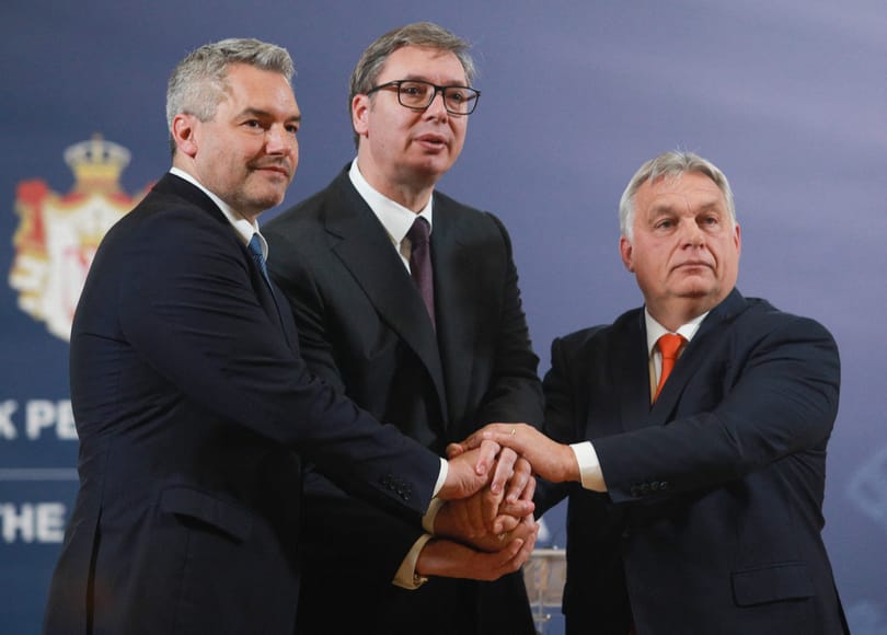 Der Standard-kommentár: Nehammernek nem lett volna szabad csendben hallgatnia Orbán antiszemita célozgatását