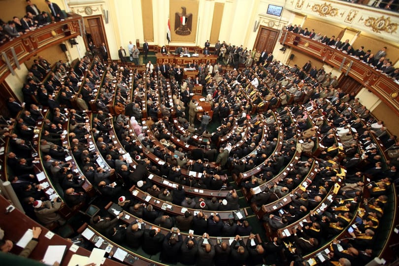 Zajos volt az új egyptomi parlament alsóházának első ülése