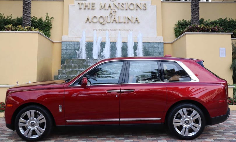 Ilyen egy eladó luxusotthon, ami mellé egy Rolls-Royce és egy Lambo is jár