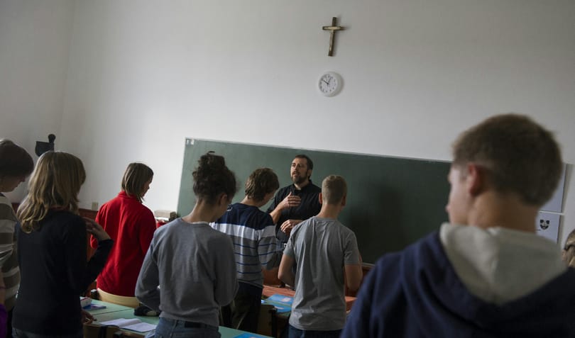 Mi takargatnivalója lehet? Ködösít a kormány a hitoktatásra adott állami pénzek ügyében