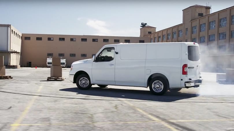 Egy driftbajnoknak a dobozos áruszállító is kiadja - videó