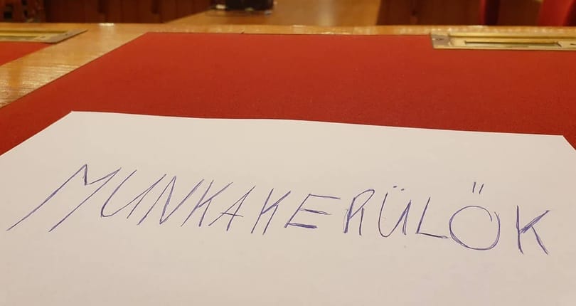 Üzenetet hagyott a kormánynak Jakab Péter a Parlamentben