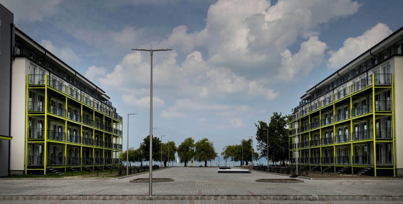 „A Balaton mindenkié” – írta Lázár minisztériuma Hadházynak arra, mekkora szabad partszakasz maradt