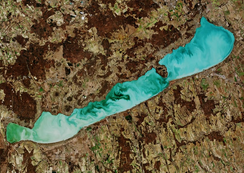 Felborult vitorlás legénységét kellett kimenteni a Balatonból