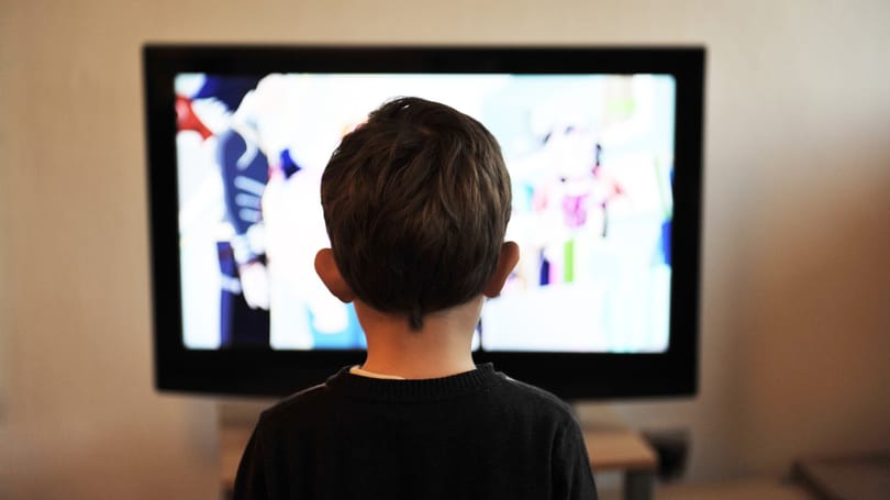 Este 10 órakor minden negyedik 4–7 éves magyar gyerek még a tévé előtt ül