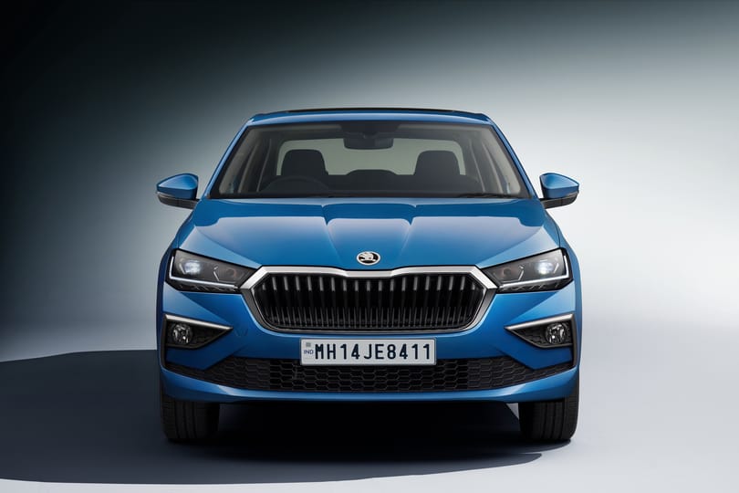 Itt egy új Skoda, a Slavia