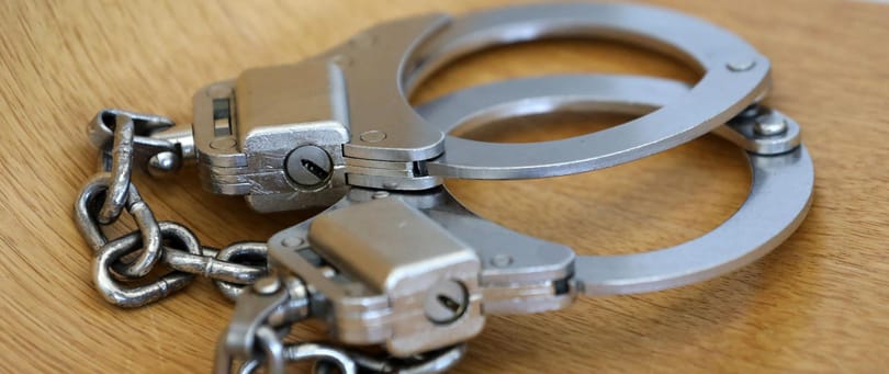 Bírókat és egy ügyészt is megfenyegetett, vádemelés lett belőle