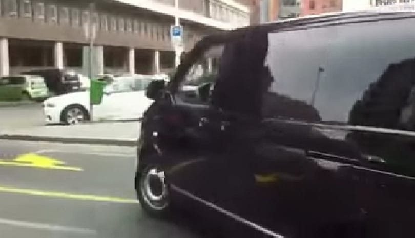 Újabb elméletek arról, miért nem létezik a Habony-kisbusz