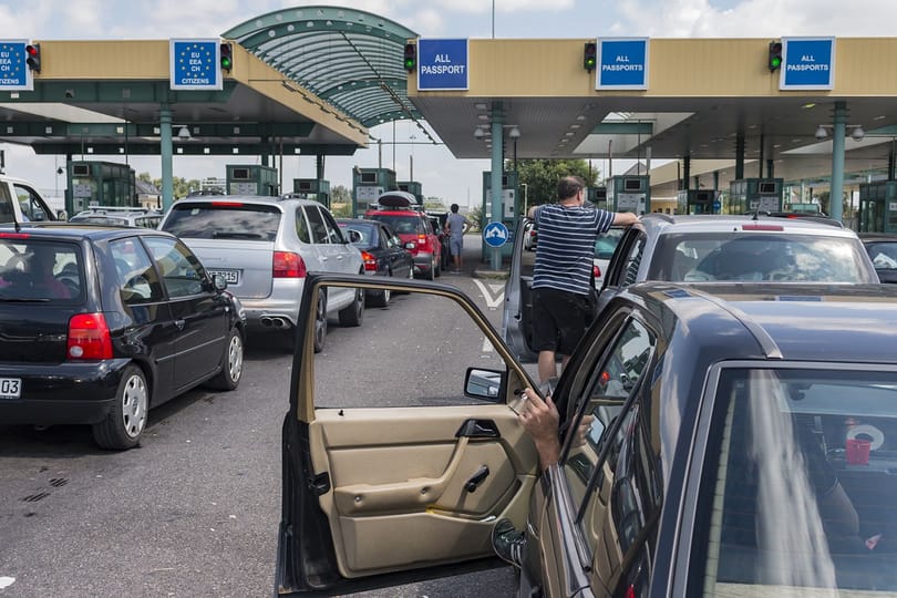 Elfogtak még 15 pénzügyőrt, akik saját zsebre dolgoztak Röszkén