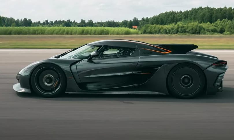 3,96 másodperc alatt katapultál 200-ról 300-ra a Koenigsegg benzines hiperautója