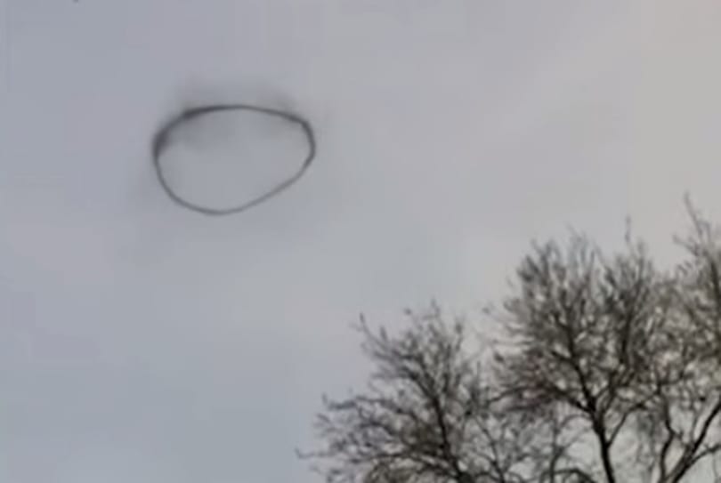 Titokzatos fekete gyűrű tűnt fel az égen – videó