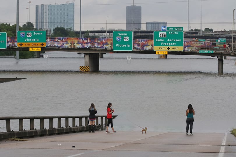 Felrobbanhat egy vegyi üzem az elárasztott Houston mellett