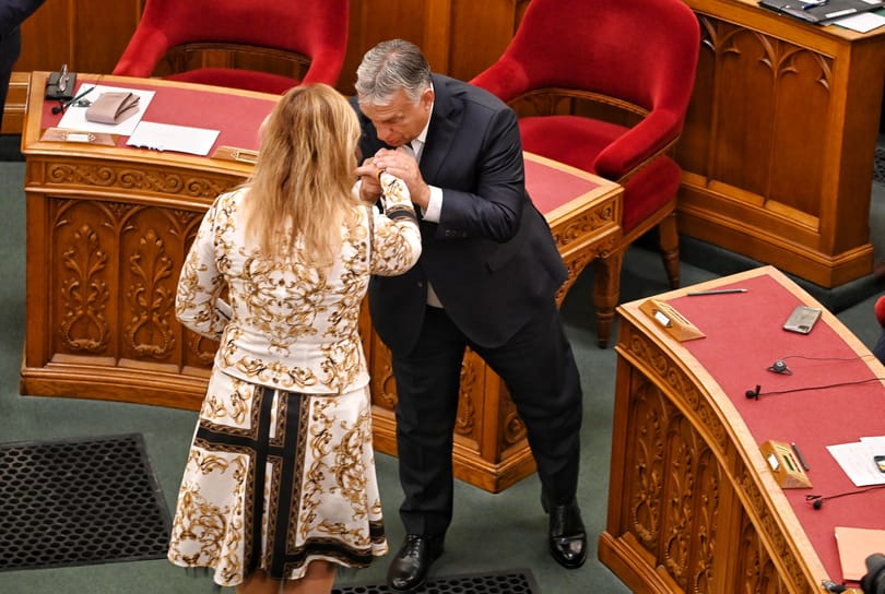 Az új kormányszóvivő erősen kezdett, rögtön egy Orbán-idézettel
