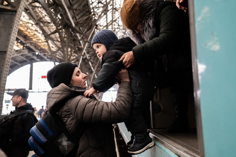 Több mint 12 ezren érkeztek pénteken Ukrajnából