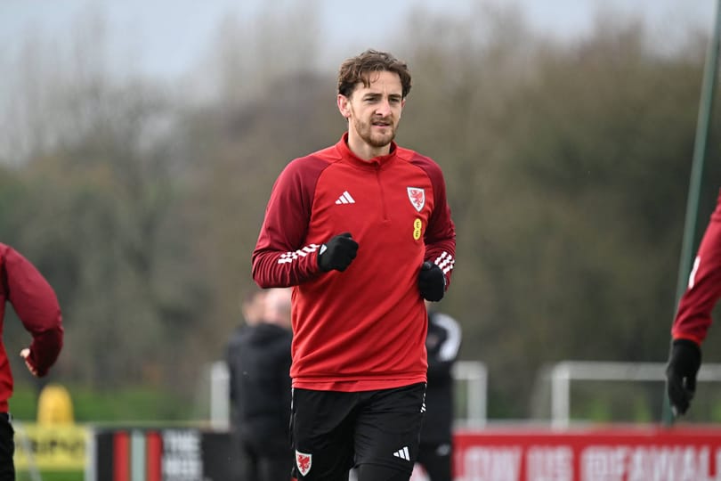 Összeesett a pályán Tom Lockyer, a Luton játékosa