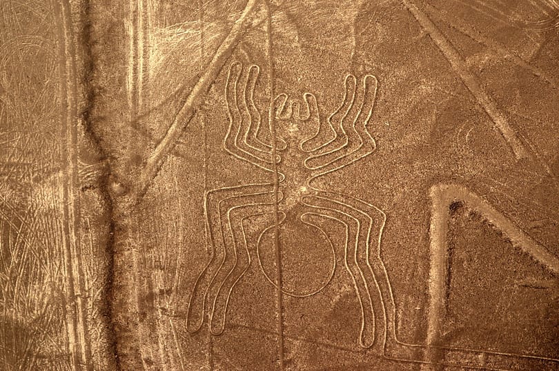Turistákkal a fedélzetén zuhant le egy kisgép a perui Nazca-vonalak közelében
