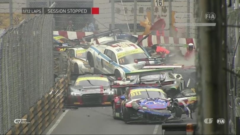 Ritka nagy karambol: 16 autó ütközött egy halomba a makaói GT-n, már az első körben – videó