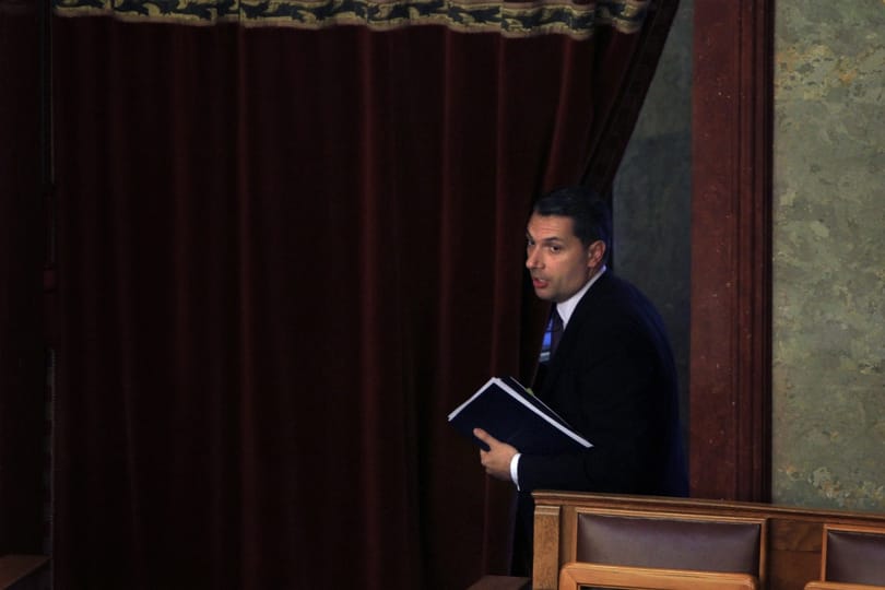 Lázár a pénzt már elvitte, most a hivatalt is maga alá gyűrte