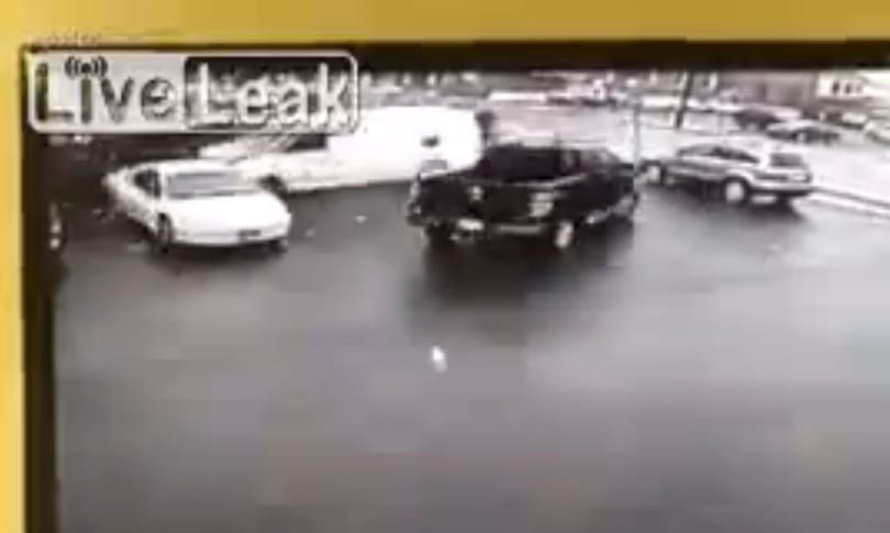 Durva balesettel zárult egy autós üldözés – videó