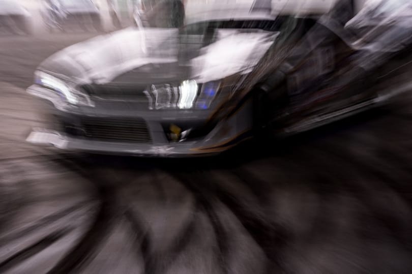 Vagány autós videót akart egy társaság, rengeteg szabályt megsértettek közben