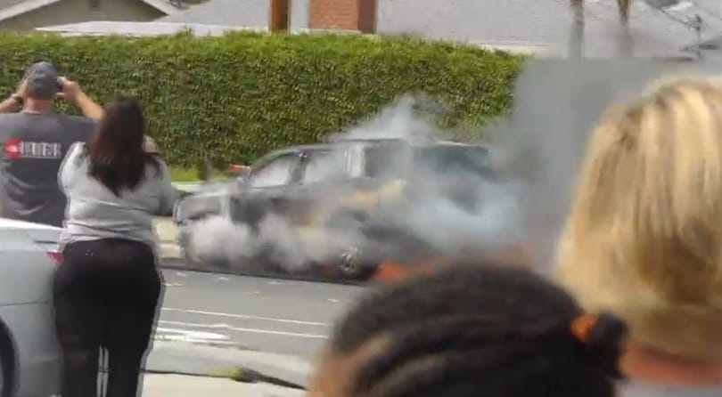 Tesztúton égett ki egy GMC Yukon - videó