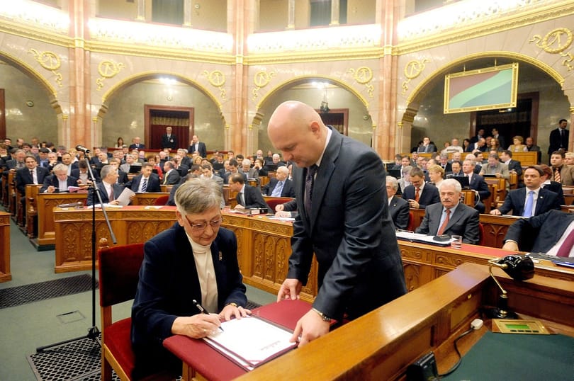 Letette a miniszteri esküt Németh Lászlóné