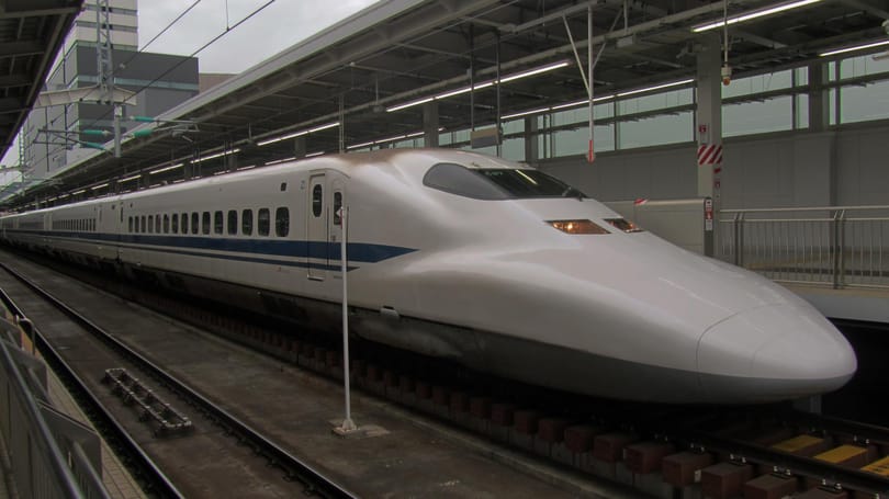 Milliókért perel a japán mozdonyvezető, akit egy perc késésért megbüntettek