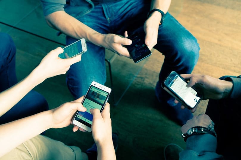 Ellenőrizhetik a tankerületek, az iskolák hogyan tartják be a mobilhasználat korlátozását