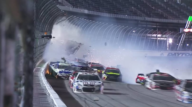 Videó: Erre a NASCAR-balesetre tényleg nincsenek szavak