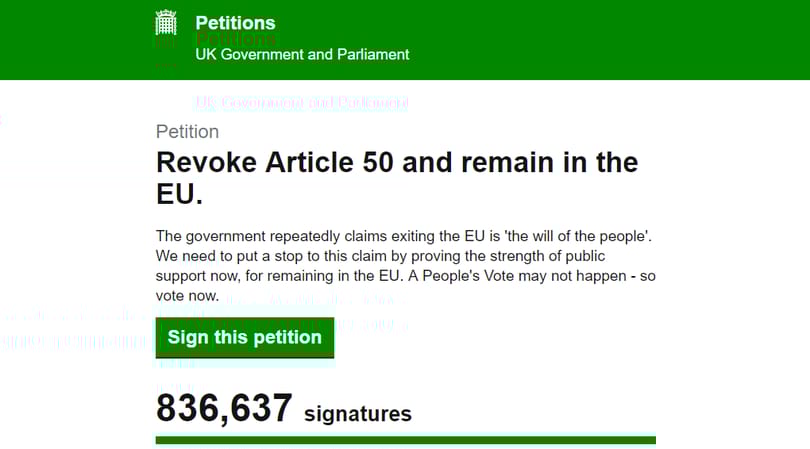 Annyian állítanák le a Brexitet, hogy bedőlt a brit kormány petíciós oldala