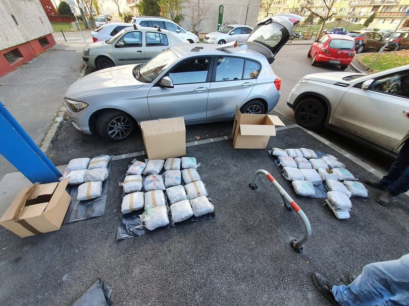 Videó: Harmincöt kiló marihuánával a kocsijában bukott le egy férfi Kőbányán