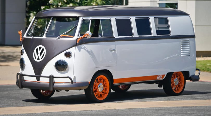 Pszichedelikus elektromos hippi buszt varázsolt a Volkswagen
