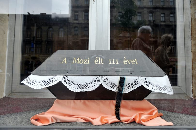 111 év után bezárt az Európa mozi