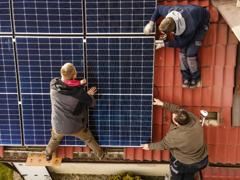 Napelemszövetség Gulyásnak: Ezzel az iránnyal fél éven belül bezár több száz vállalkozás, és több ezer ember veszíti el munkahelyét