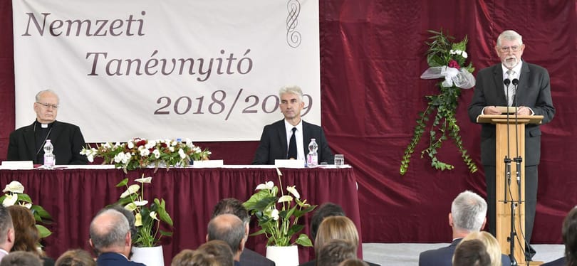 A miniszter lépjen félre! Ami az oktatásban fontos, azt kiszervezik az Emmi alól