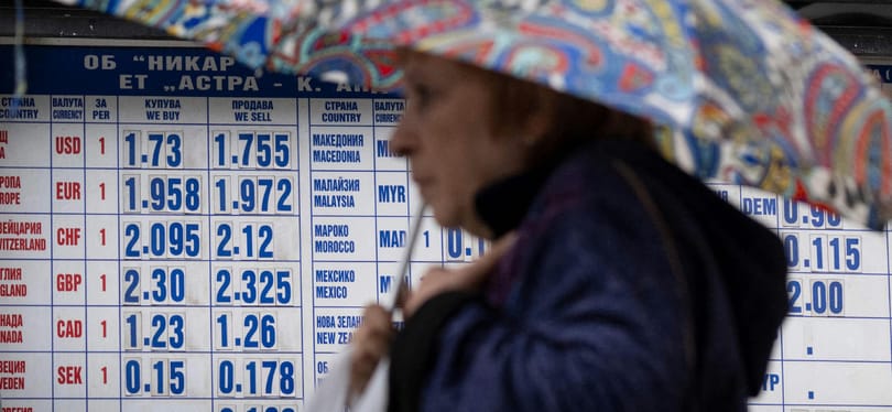 Guruló eurók: Bulgária a bevezetés kapujában, Magyarország egyre távolabb tőle