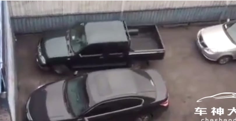 Videó: a többségünk innen biztos nem parkolna ki