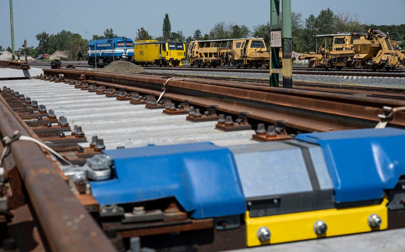 A NAV nem nyomoz a Budapest–Belgrád vasút sínei és a kövek miatt, mert a MÁV azt mondta, minden rendben van