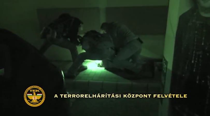 Hat elfogatóparancs volt érvényben ellene, egy parkolóban teperték le – videó