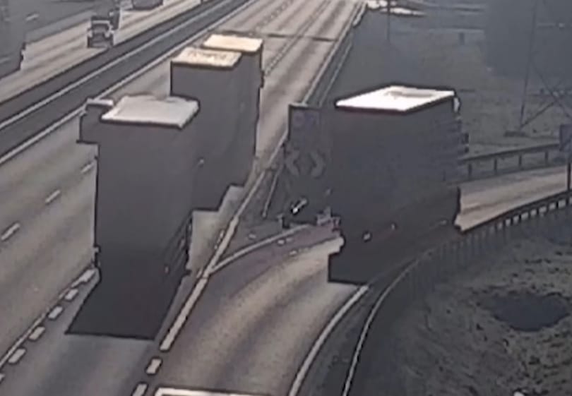 Vádat emeltek a lehajtót elnéző kamionos ellen, aki súlyos balesetet okozott – videó