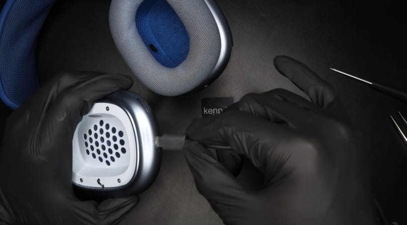 Hamarabb csinálta meg, mint az Apple: itt a világ első AirPods Max fejhallgatója, amit USB-C-n lehet tölteni – videó