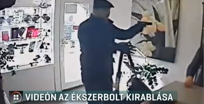 Videón a Bocskai úti ékszerüzlet kirablása: az elkövető egyszerűen elsétált