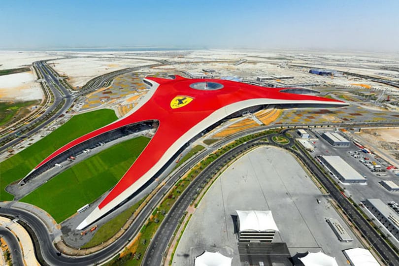 Luxus Ferrari vidámpark nyílt Abu-Dzabiban